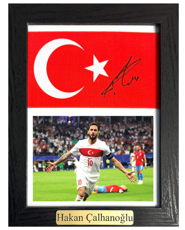 Hakan Çalhanoğlu - Gesigneerde Turkije aanvoerdersband