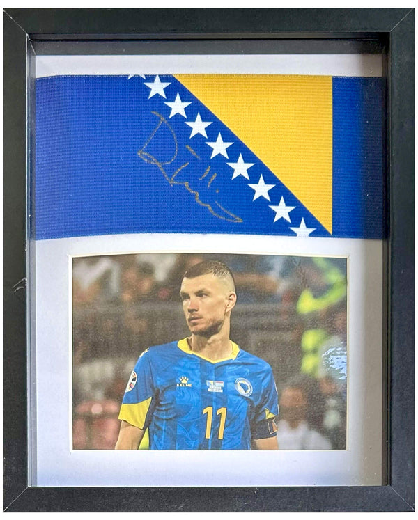 Edin Džeko - Gesigneerde Bosnië en Herzegovina aanvoerdersband