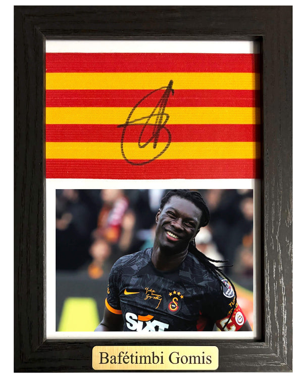 Bafétimbi Gomis - Gesigneerde Galatasaray aanvoerdersband