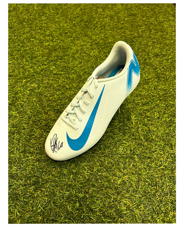 Kenneth Taylor - Gesigneerde voetbalschoen