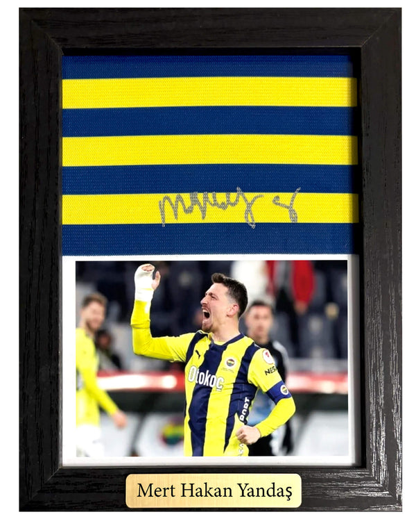 Mert Hakan Yandaş - Gesigneerde Fenerbahçe aanvoerdersband