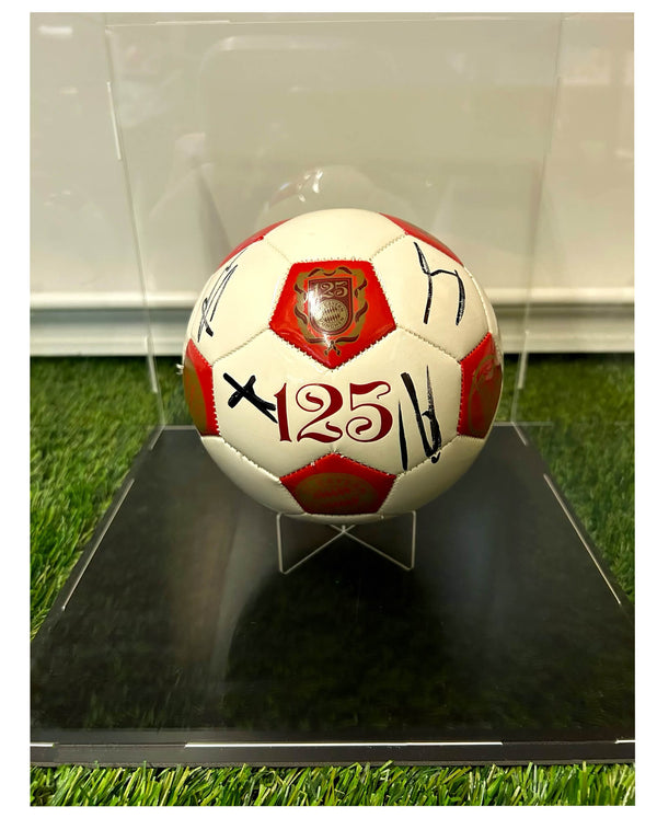 Selectie - Gesigneerde Bayern München 125-jarig jubileum mini bal