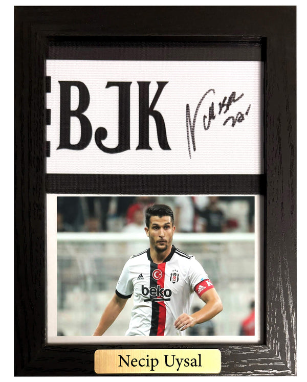 Necip Uysal - Gesigneerde Beşiktaş aanvoerdersband