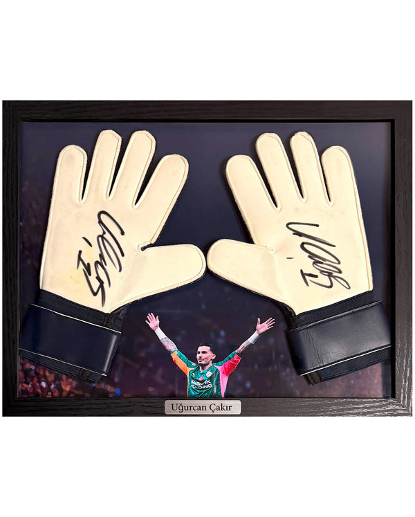 OP BESTELLING: Uğurcan Çakır - Gesigneerde keepershandschoenen (paar)